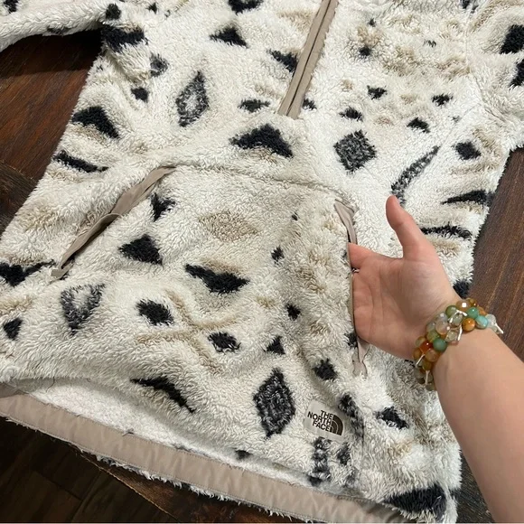 Sherpa pullover sweatshirt v neck zip pockets cream white black tan tribal Small - Picture 9 of 10